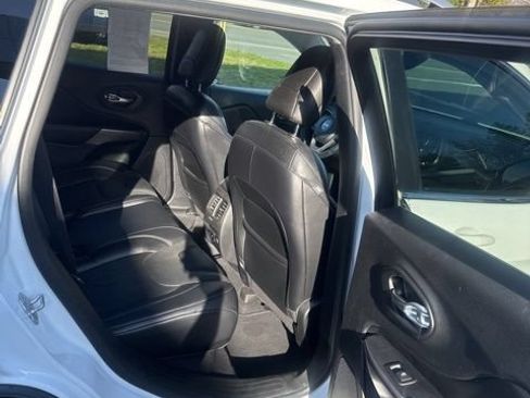Used 2019 Jeep Cherokee Limited AWD/4WD image 22