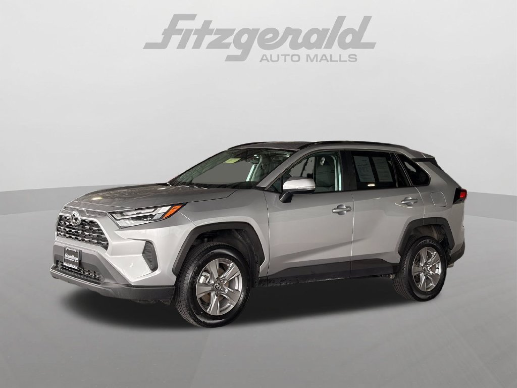 Used 2025 Toyota RAV4 XLE AWD/4WD image 2