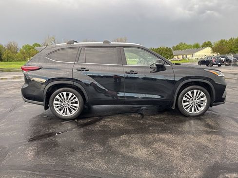 Used 2024 Toyota Highlander Platinum AWD/4WD image 9