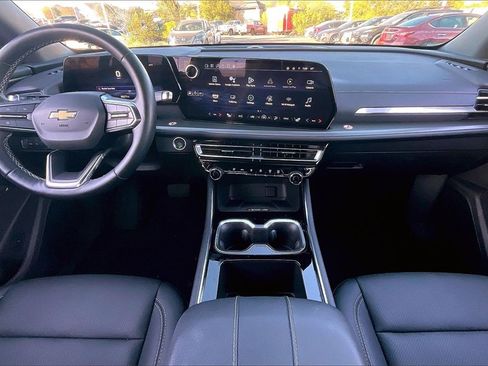 Used 2025 Chevrolet Traverse LT image 15