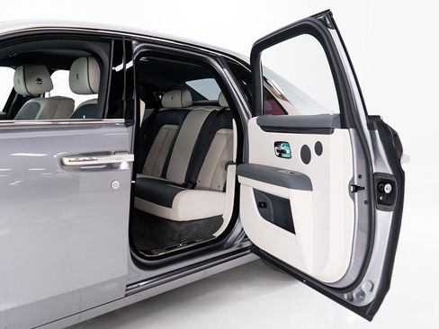 Certified 2022 Rolls-Royce Ghost w/ Ghost Package image 9