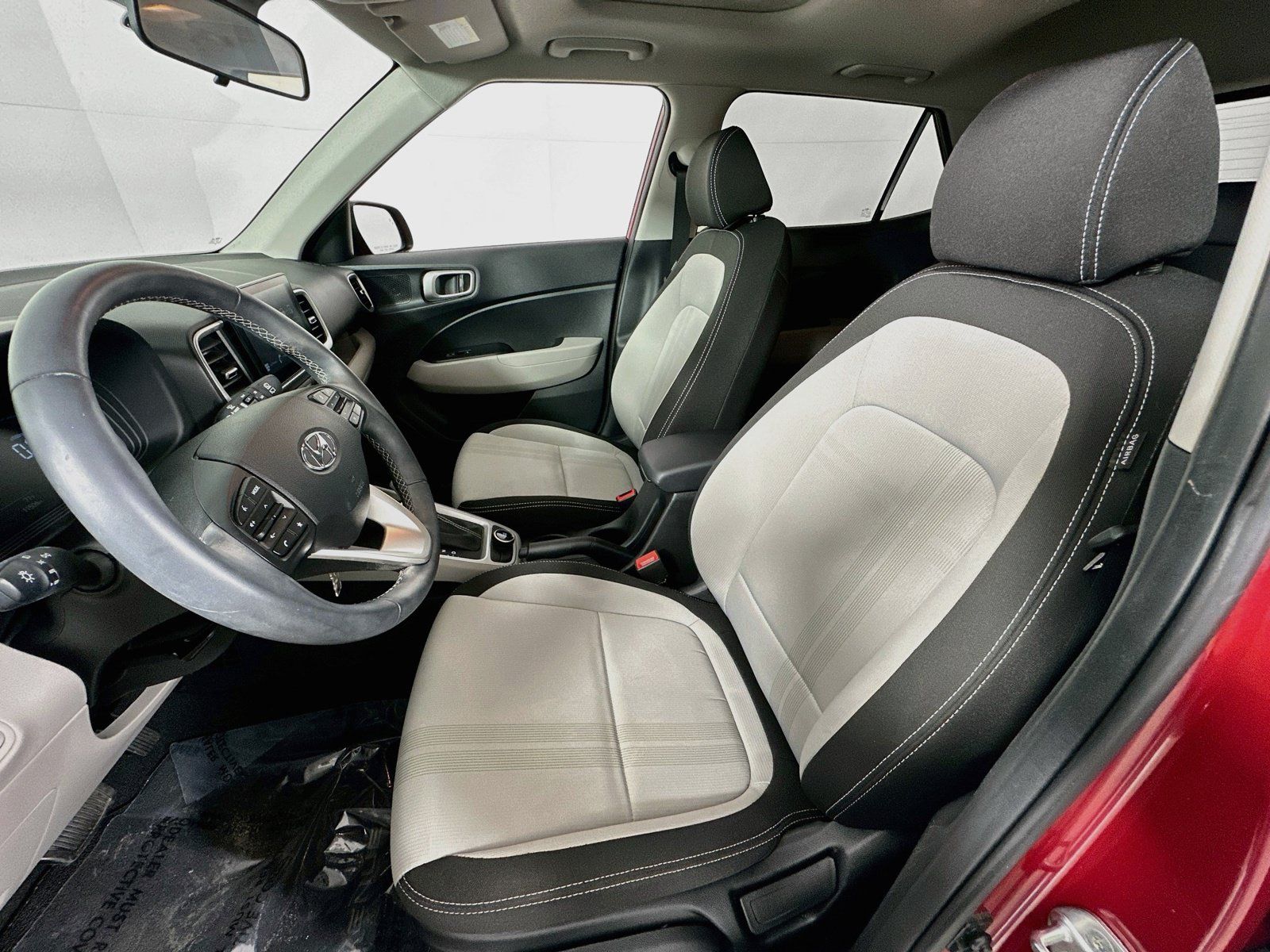 Used 2023 Hyundai Venue SEL FWD image 19