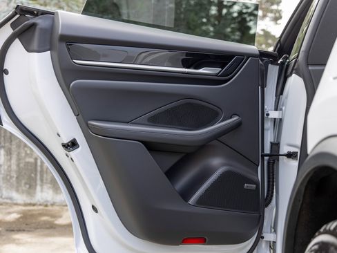 New 2025 Porsche Macan Electric image 38