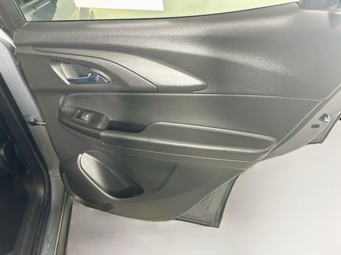 Used 2022 Chevrolet TrailBlazer LT w/ LPO, Blackout Package FWD image 28