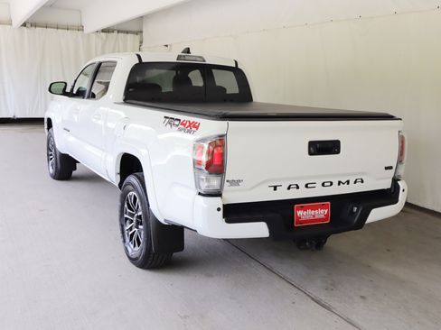 Used 2021 Toyota Tacoma TRD Sport w/ TRD Premium Sport Package AWD/4WD image 25