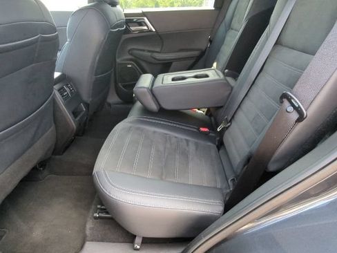 Used 2025 Mitsubishi Outlander SE AWD/4WD image 25