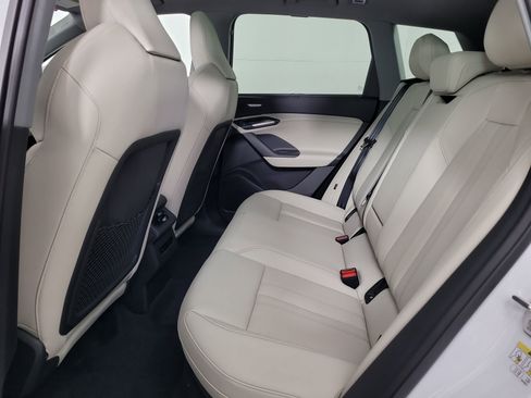 New 2025 Audi Q6 e-tron Premium Plus image 12