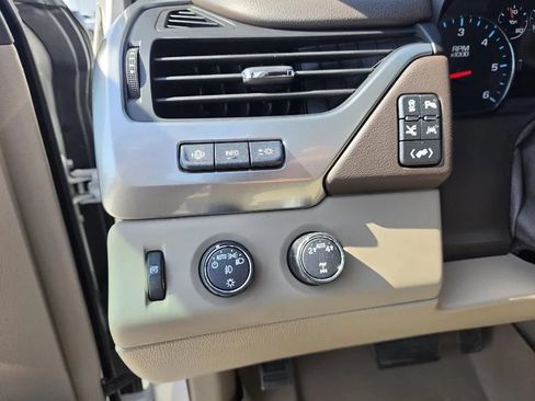 Used 2017 Chevrolet Tahoe Premier AWD/4WD image 33