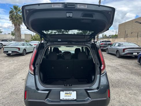 Used 2025 Kia Soul LX w/ LX Technology Package FWD image 29