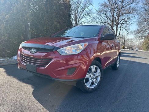 Used 2013 Hyundai Tucson GL image 2