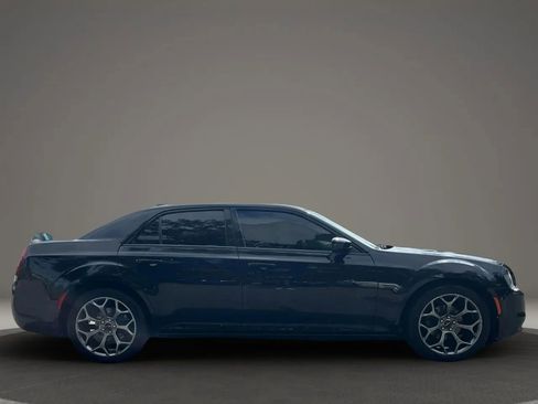 Used 2018 Chrysler 300 Touring w/ Sport Appearance Package image 4