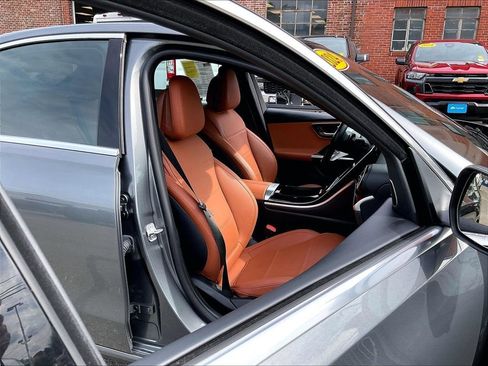 Used 2024 Mercedes-Benz C 300 4MATIC Sedan image 11