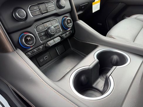 Used 2024 Chevrolet Tahoe High Country image 27