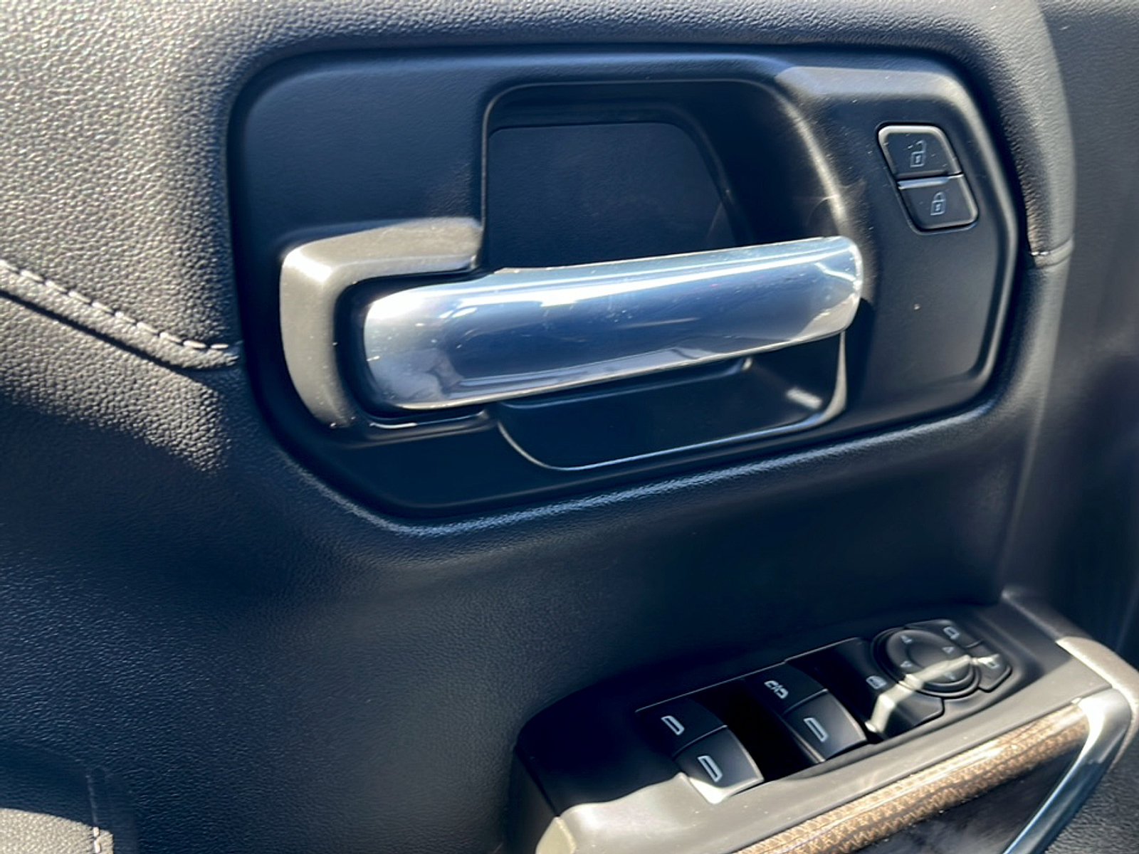 Used 2021 Chevrolet Silverado 1500 LT AWD/4WD image 55