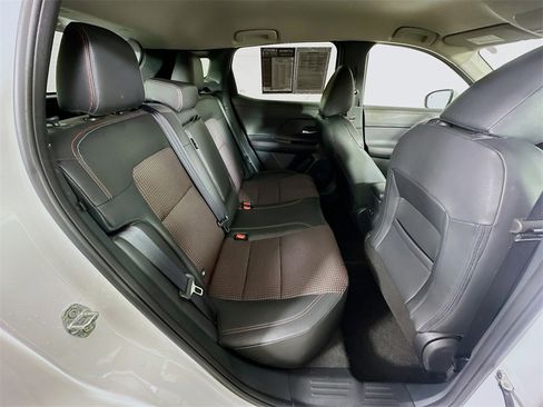 Used 2025 Nissan Kicks SR image 11