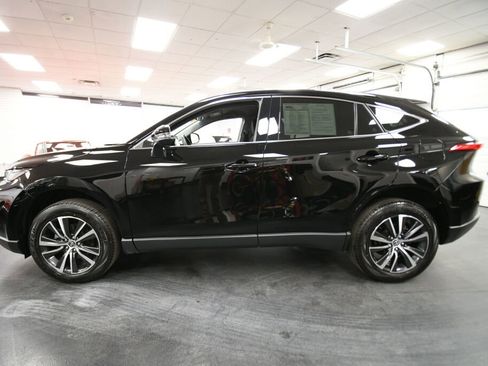 Used 2022 Toyota Venza LE image 4