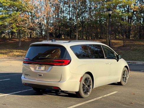 New 2026 Chrysler Pacifica Select image 7