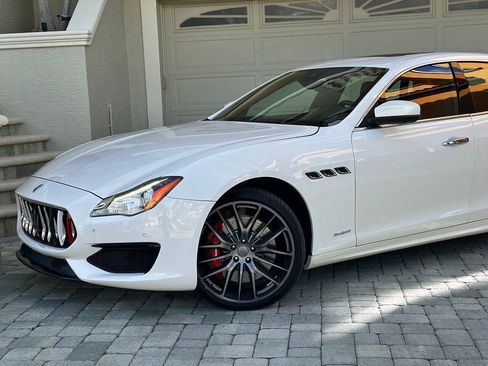 Used 2017 Maserati Quattroporte GTS GranSport RWD image 2