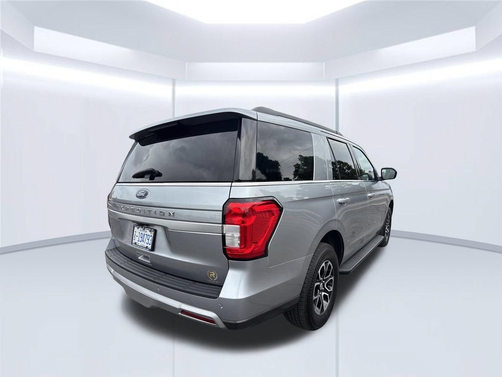Used 2024 Ford Expedition XLT AWD/4WD image 6