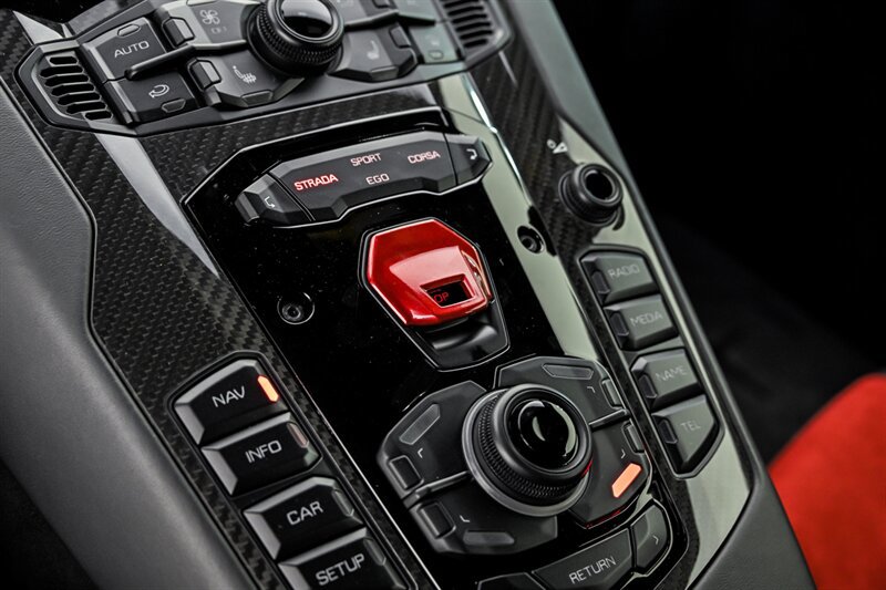 Used 2019 Lamborghini Aventador SVJ AWD/4WD image 48