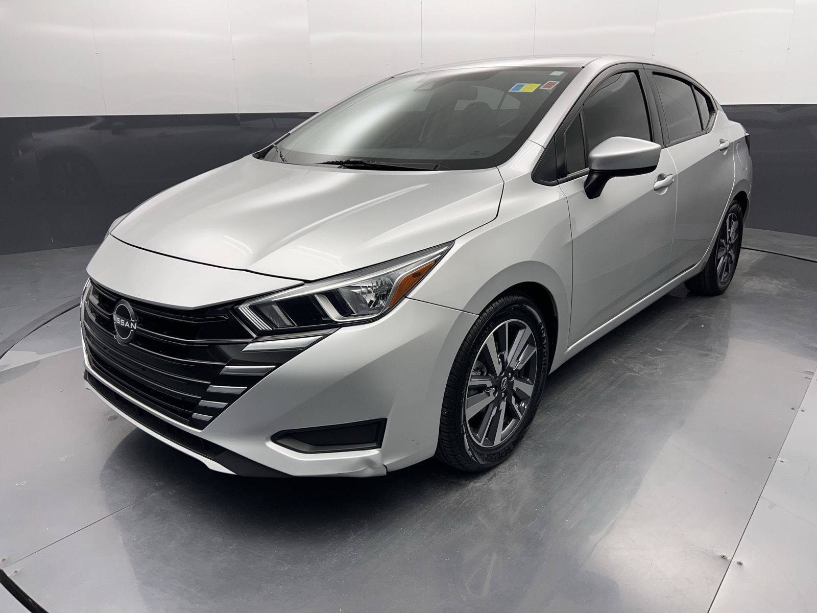 Used 2023 Nissan Versa SV FWD image 3