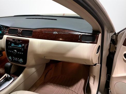 Used 2010 Chevrolet Impala LT w/ Luxury Edition Package image 23