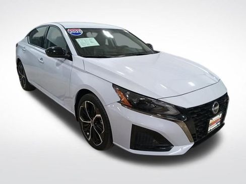 Certified 2025 Nissan Altima 2.5 SR image 7