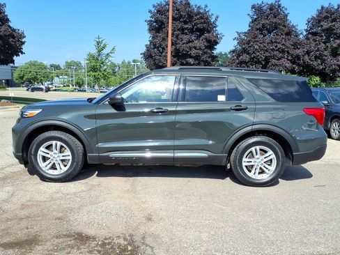 Used 2023 Ford Explorer XLT w/ Equipment Group 202A AWD/4WD image 2