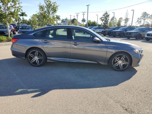 Used 2021 Honda Accord Touring image 3