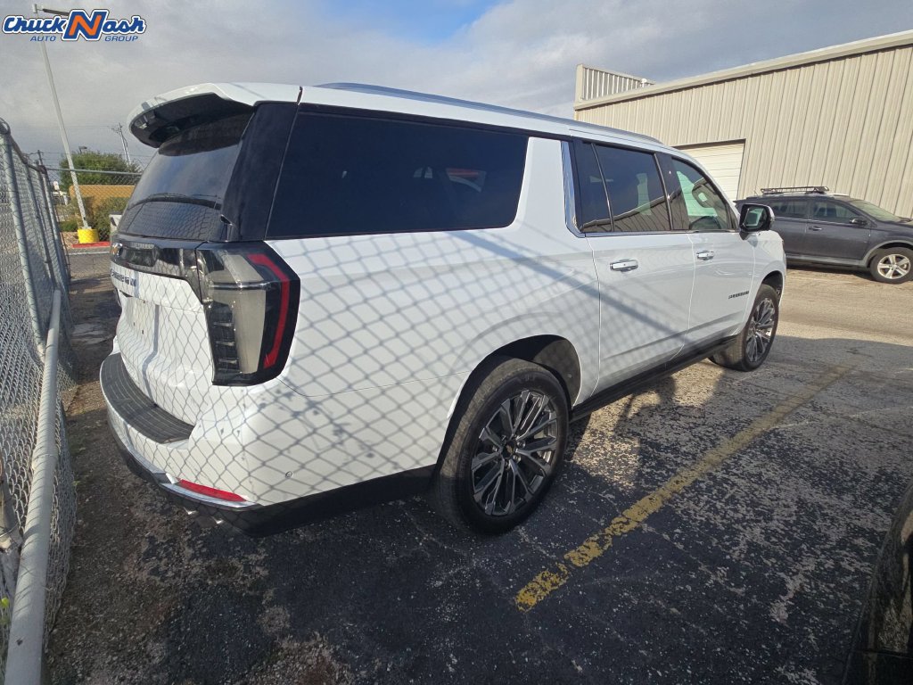 Used 2026 Chevrolet Suburban High Country AWD/4WD image 5