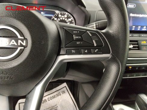 Used 2025 Nissan Altima 2.5 SV image 13