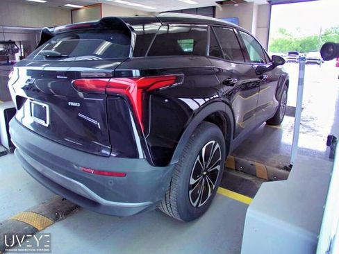 Used 2024 Chevrolet Blazer EV LT AWD/4WD image 10