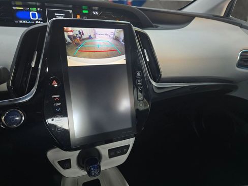 Used 2019 Toyota Prius Prime Premium image 18