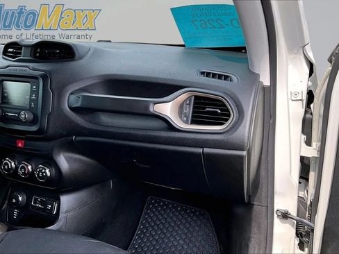 Used 2017 Jeep Renegade Latitude AWD/4WD image 25