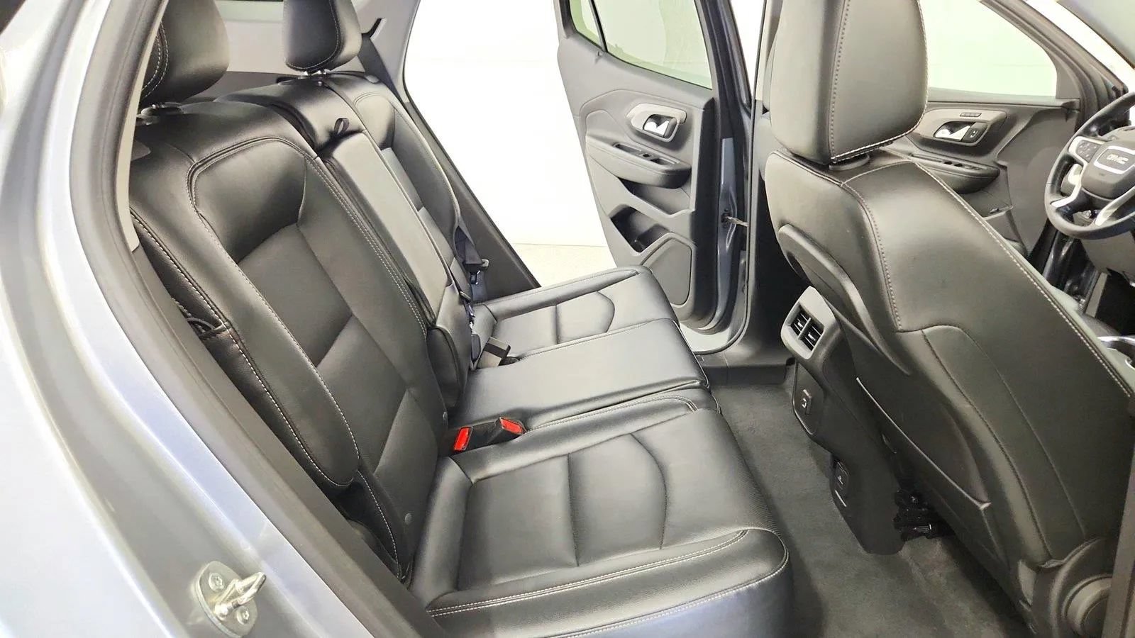 Used 2024 GMC Terrain SLT AWD/4WD image 26