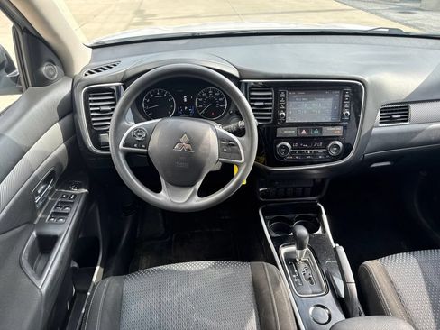 Used 2018 Mitsubishi Outlander ES FWD image 10