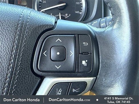 Used 2017 Toyota Highlander XLE image 23