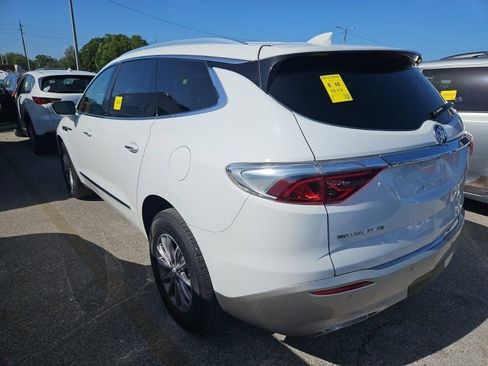 Used 2023 Buick Enclave Essence image 2