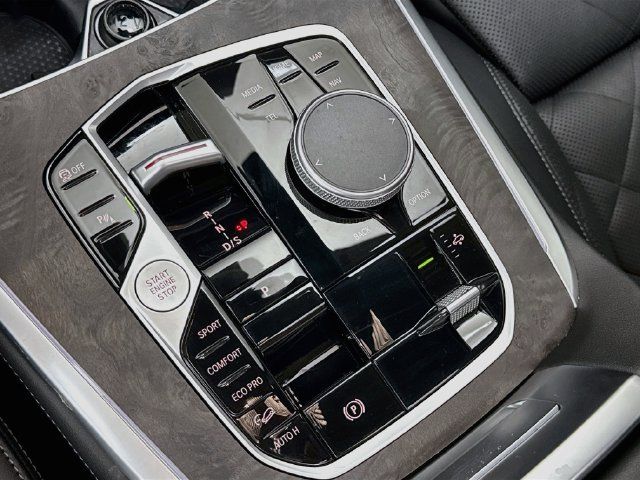 Used 2025 BMW X7 xDrive40i w/ M Sport Package AWD/4WD image 17