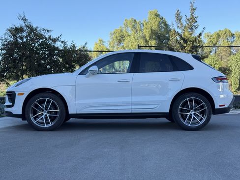 Used 2025 Porsche Macan image 2