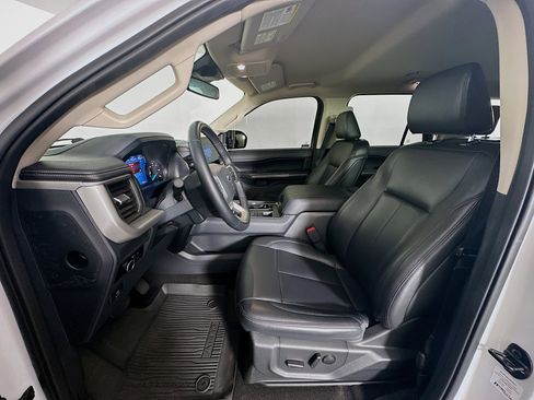 Used 2023 Ford Expedition XLT image 13