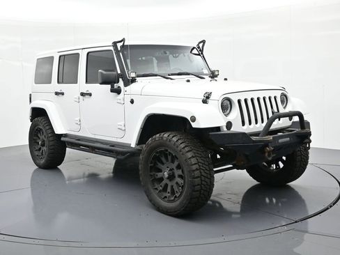 Used 2013 Jeep Wrangler Unlimited Sahara w/ Connectivity Group AWD/4WD image 4