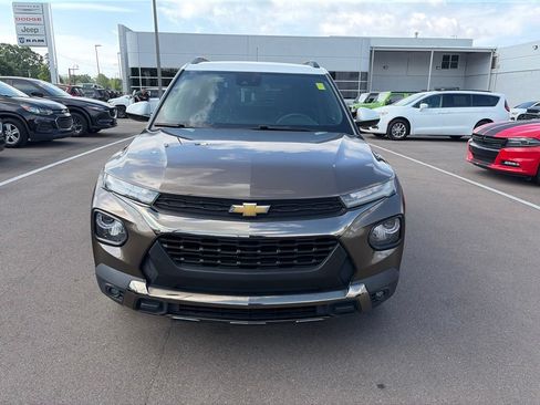 Used 2021 Chevrolet TrailBlazer ACTIV w/ Technology Package FWD image 2
