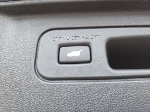 Used 2025 Honda Pilot EX-L image 19