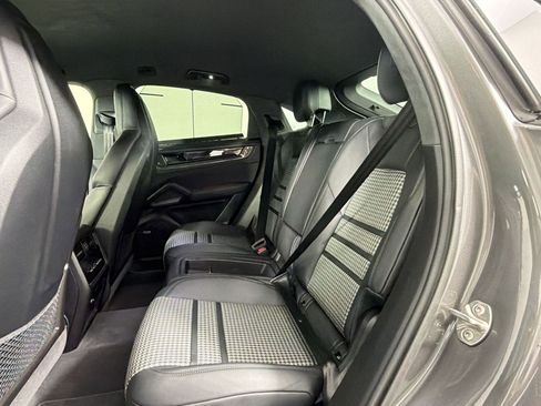 Certified 2025 Porsche Cayenne GTS AWD/4WD image 18