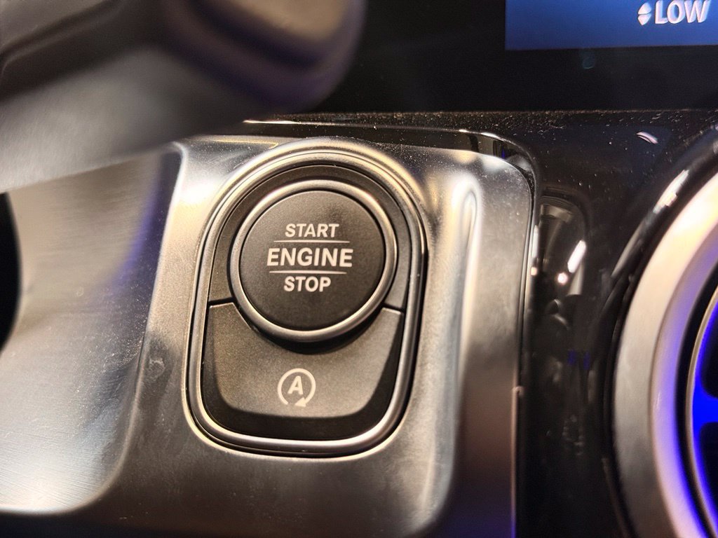 Used 2025 Mercedes-Benz GLB 250 image 24