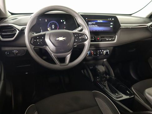 Used 2024 Chevrolet TrailBlazer LS w/ LS Convenience Package image 2