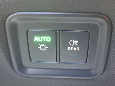 Used 2025 Porsche Cayenne image 35