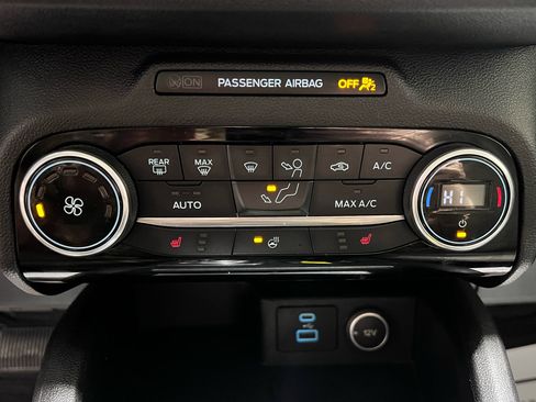 Used 2021 Ford Escape SE w/ SE Sport Appearance Package image 16