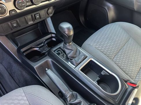 Used 2022 Toyota Tacoma SR AWD/4WD image 18